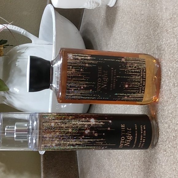 Bath &Body Works set Into The Night shower gel & Fine Fragrance Mist set. - Picture 6 of 6